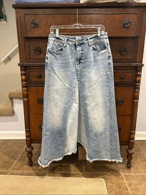Wash Lab High-Waist Light Wash Denim Maxi Skirt with Frayed Hem